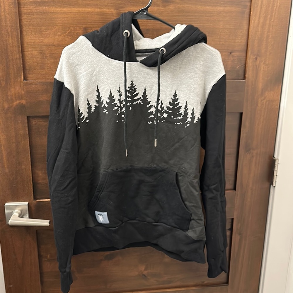 Graphic trees sweatshirt, size medium